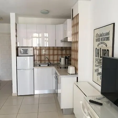 Lovely Cristianos Wifi, Cable Tv, Pool